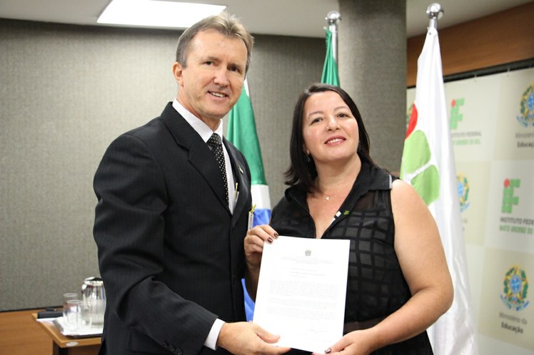 Elizabeth Amara de Oliveira Lima - Pedagoga - Campus Naviraí