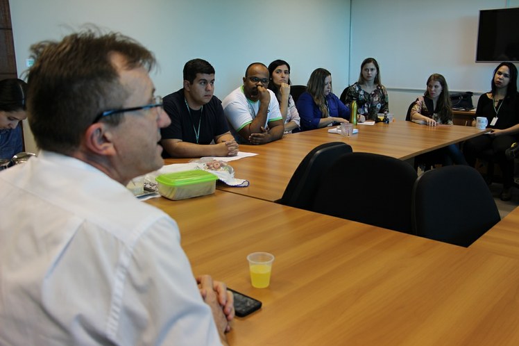 Reitor Luiz Simão Staszczak reunido com gestores do Campus Aquidauana (agosto/2016)