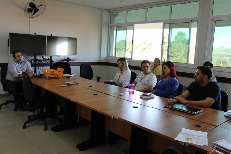 Pró-reitor de Ensino, Delmir Felipe, se reúne com servidores do Campus Coxim (julho/2016)