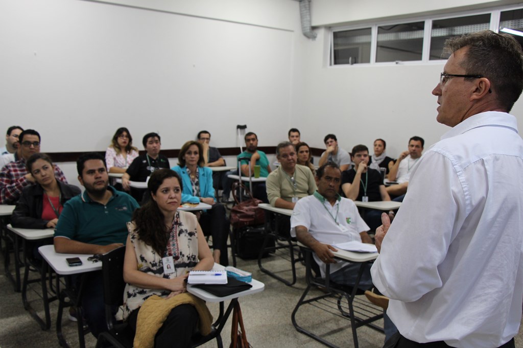 Reitor do IFMS em bate-papo com professores e técnicos-administrativos do Campus Coxim (julho/2016)